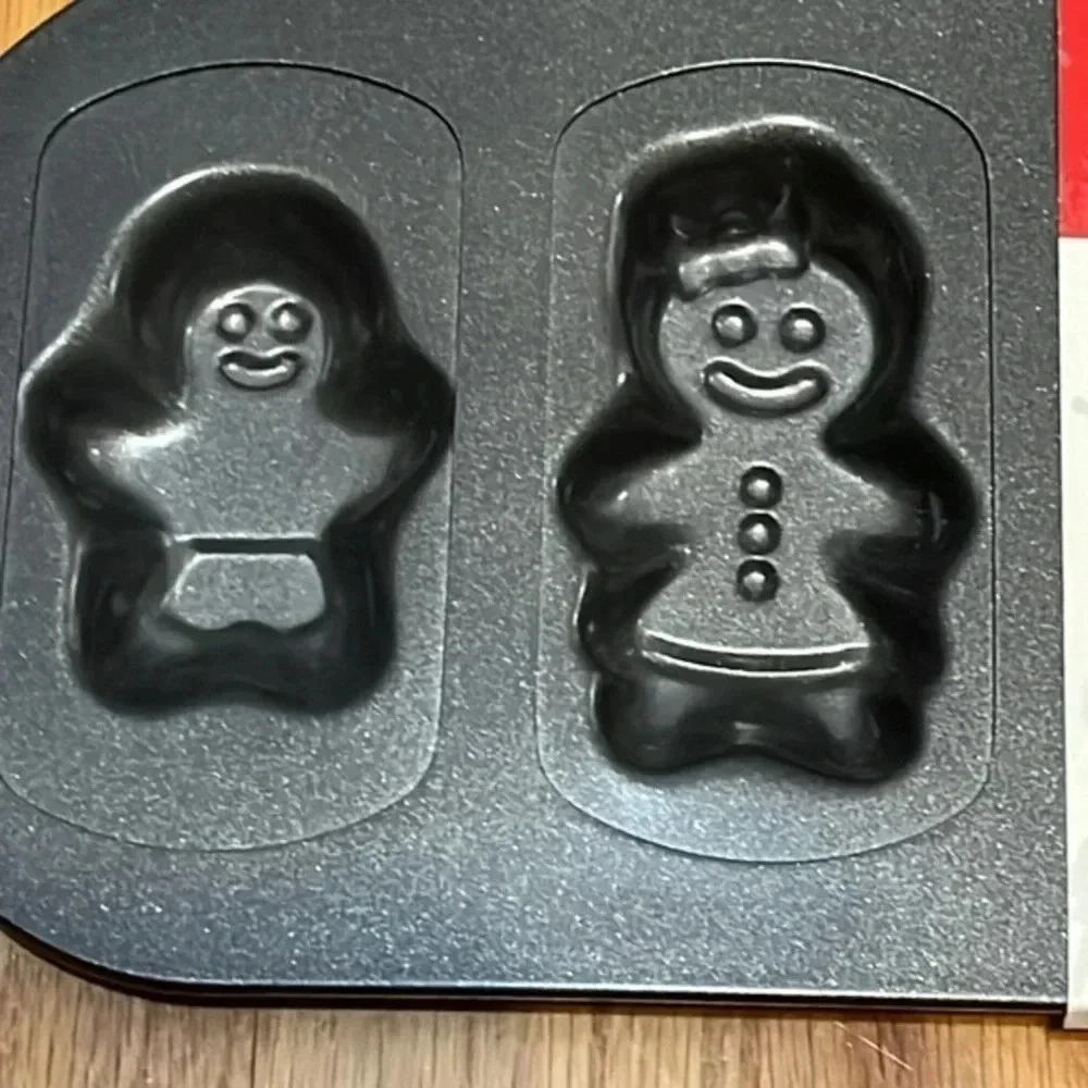 Wilton | Gingerbread family 6 cavities cookie pan‎ NEW non stick
